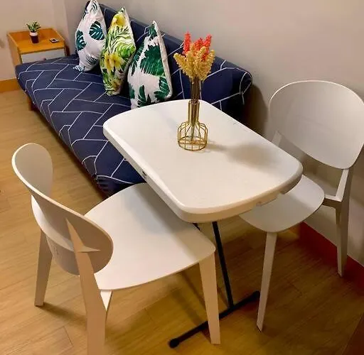 Trees Residences Staycation Evol's Place *
