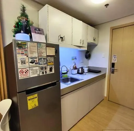 Trees Residences Staycation Evol's Place *